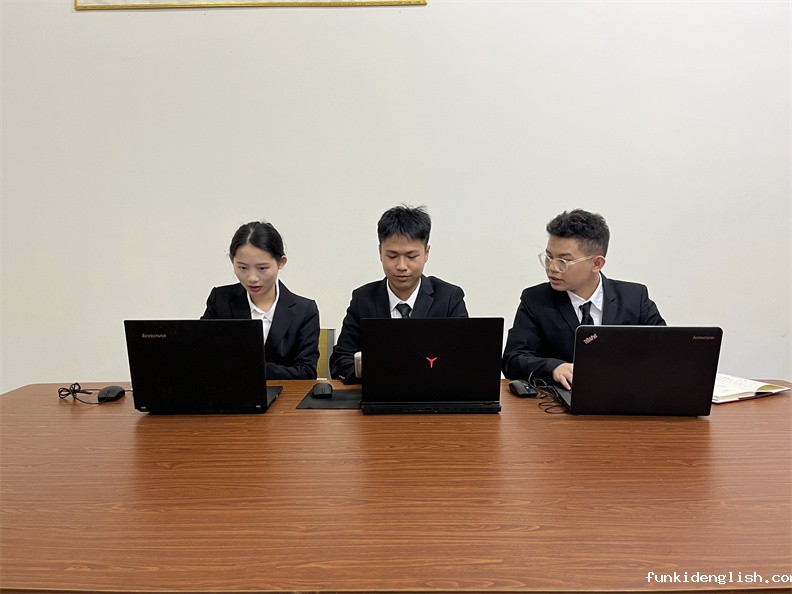 9585cd2e927866616b0184abd0a3dc49.jpg 图2 我校参赛1队参加全国冠军赛_副本.jpg