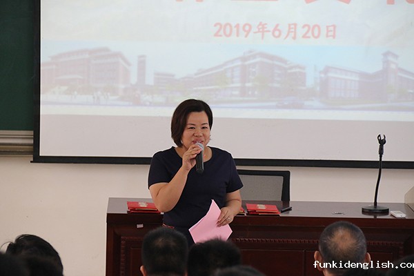 2f0215cc948f0b2a9f96a8612077e936.jpg 赖校长讲话.JPG