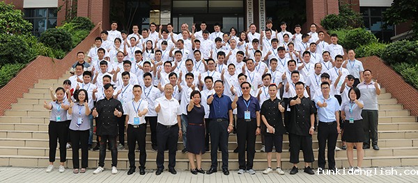 b430eb65fa40d2eabe172f4eafa18eb1.jpg 碧桂园-粤菜师傅首期培训班结业合影.JPG